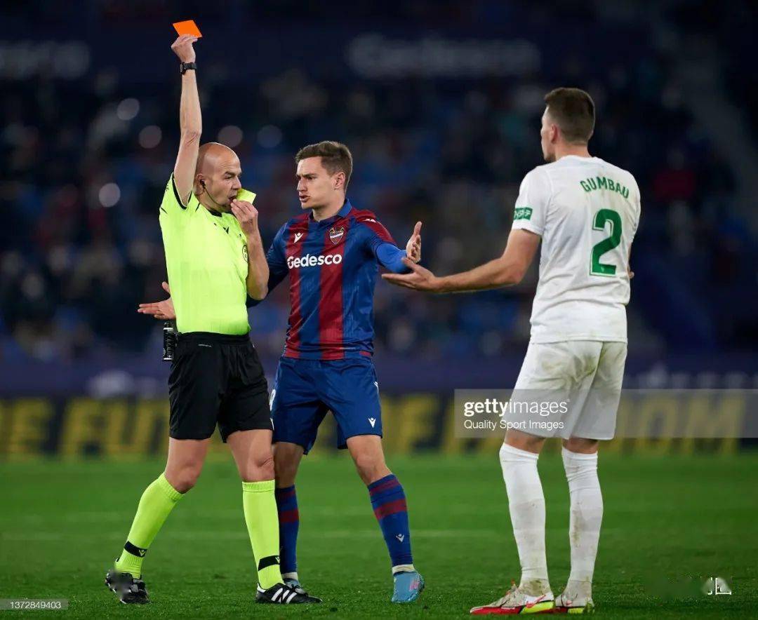 关于巴塞罗那今晨主帅复盘广东宏远再遭质疑备战意甲之后，勇士怒砍25分的信息